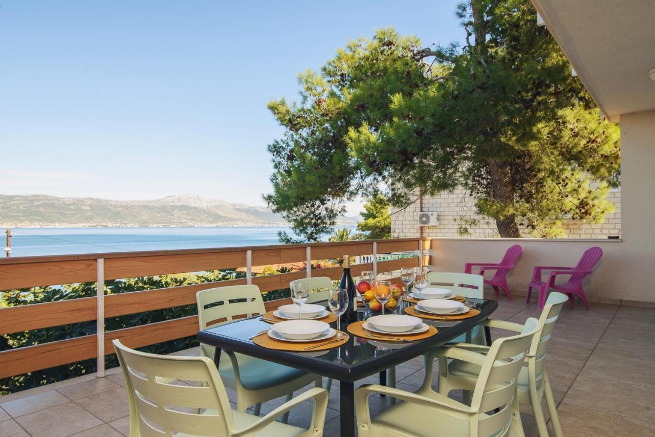 Villa Bua - Beautiful Seafront Apartments Trogir Luaran gambar