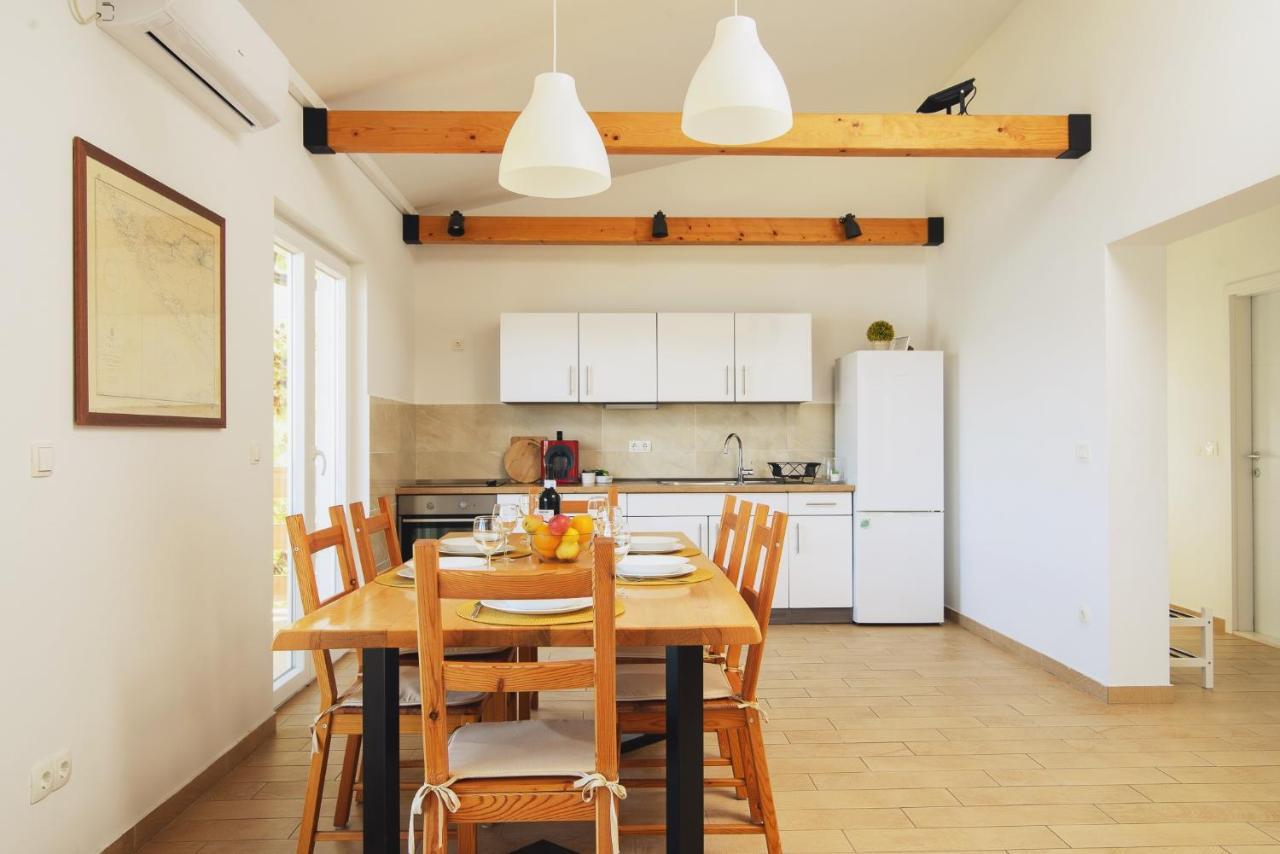 Villa Bua - Beautiful Seafront Apartments Trogir Luaran gambar