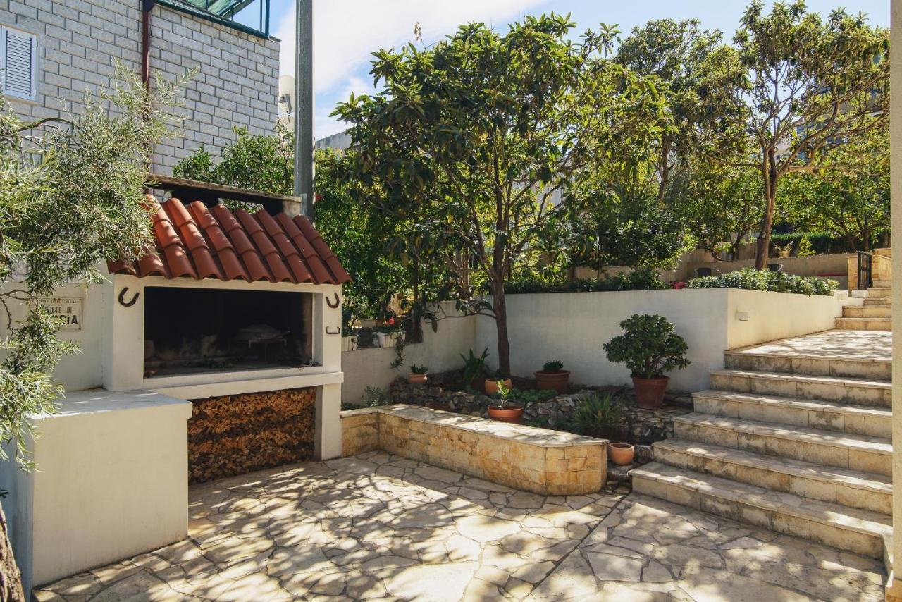 Villa Bua - Beautiful Seafront Apartments Trogir Luaran gambar