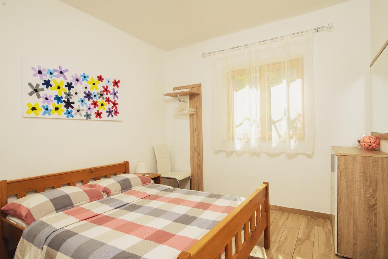 Villa Bua - Beautiful Seafront Apartments Trogir Luaran gambar
