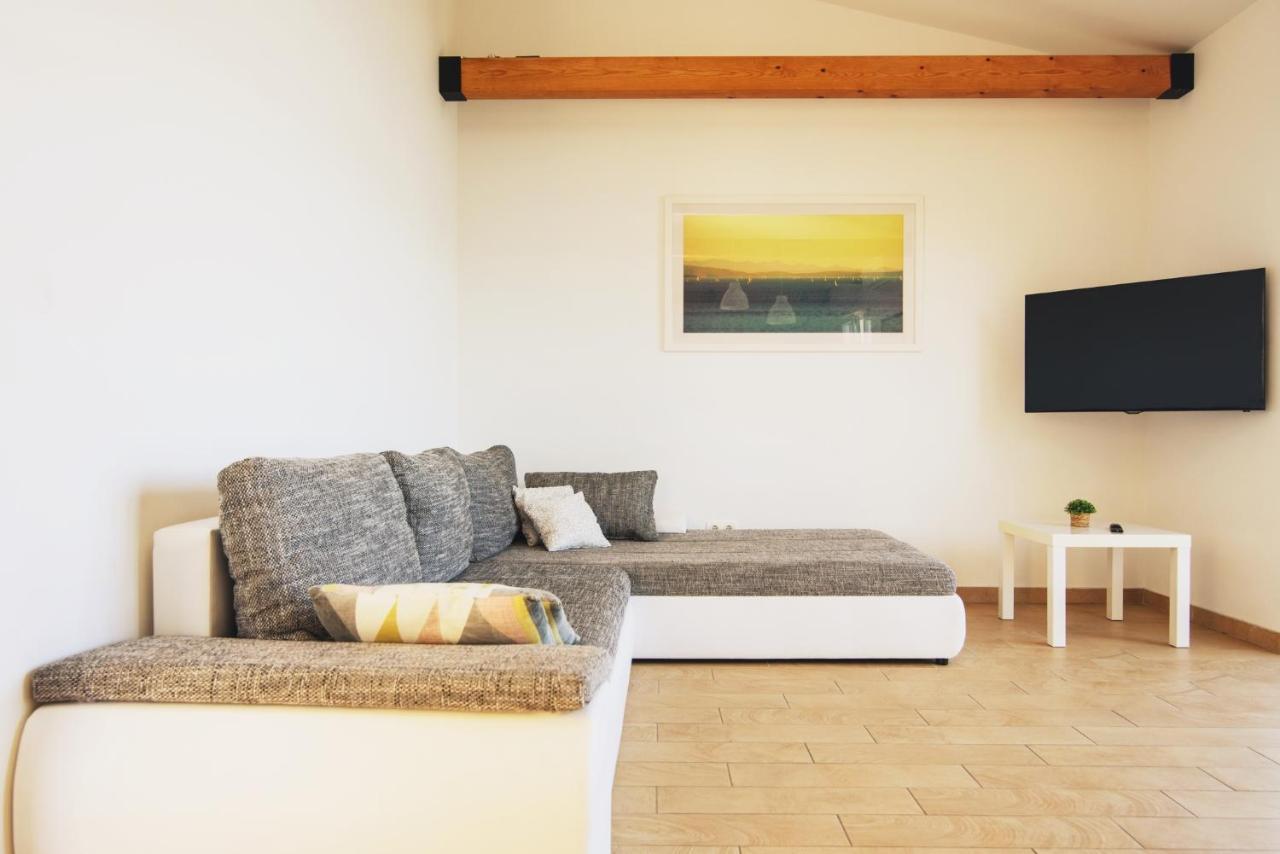 Villa Bua - Beautiful Seafront Apartments Trogir Luaran gambar